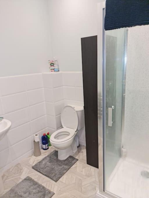 Comfortable 2 Bed Townhouse. Near To Amenities. Apartment Beith Luaran gambar