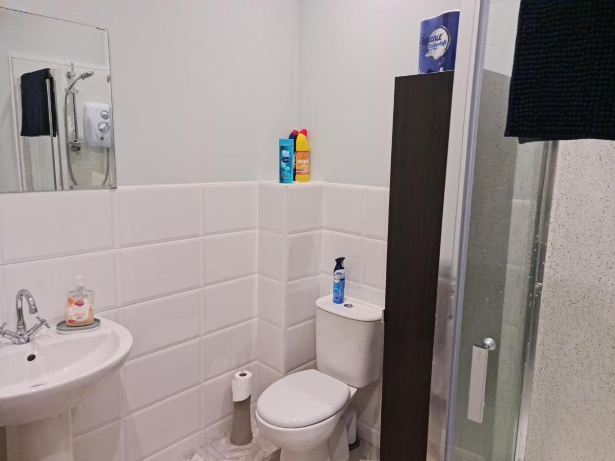 Comfortable 2 Bed Townhouse. Near To Amenities. Apartment Beith Luaran gambar